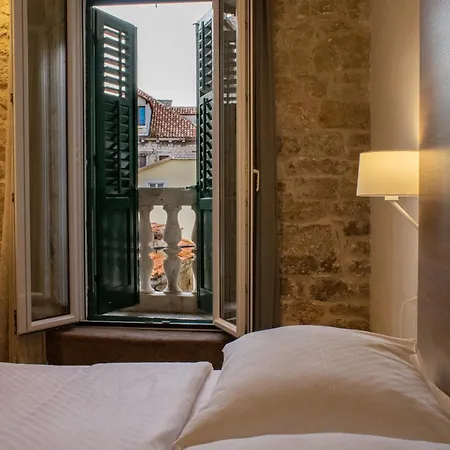 Slavija Culture Heritage Hotel 4*