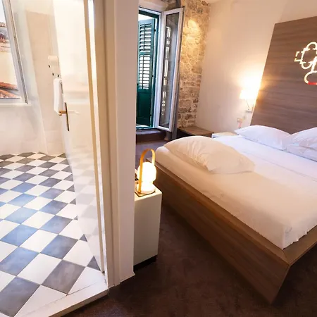 Slavija Culture Heritage 4*