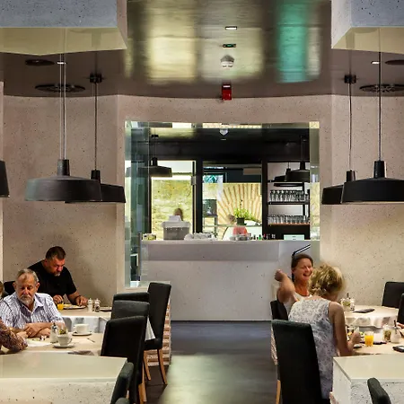 Slavija Culture Heritage 4* Σπλιτ