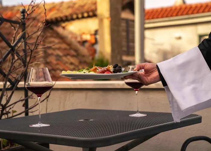 Slavija Culture Heritage Hotel 4*